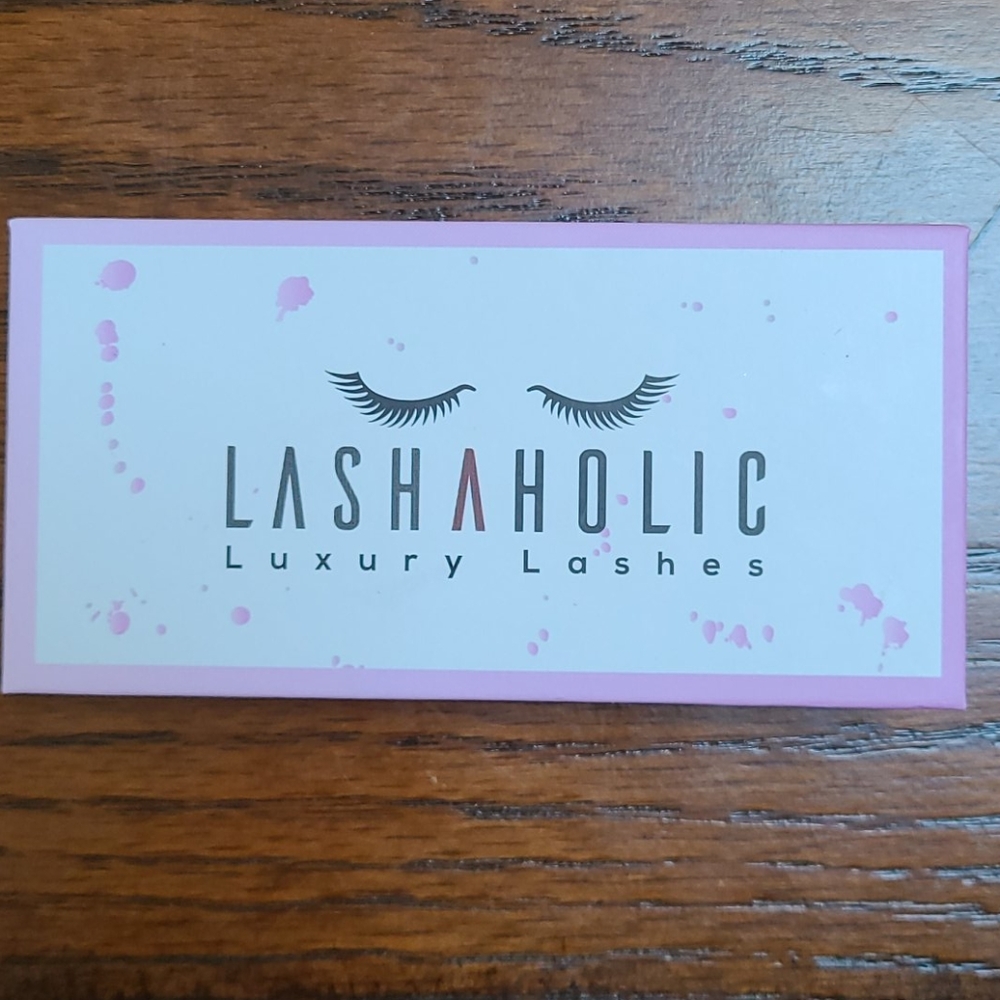 Lashaholic Luxury Lashes